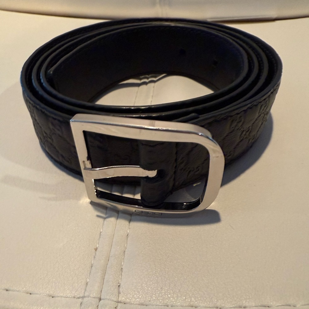 Black Logo Embossed Leather Gucci Belt Size 110